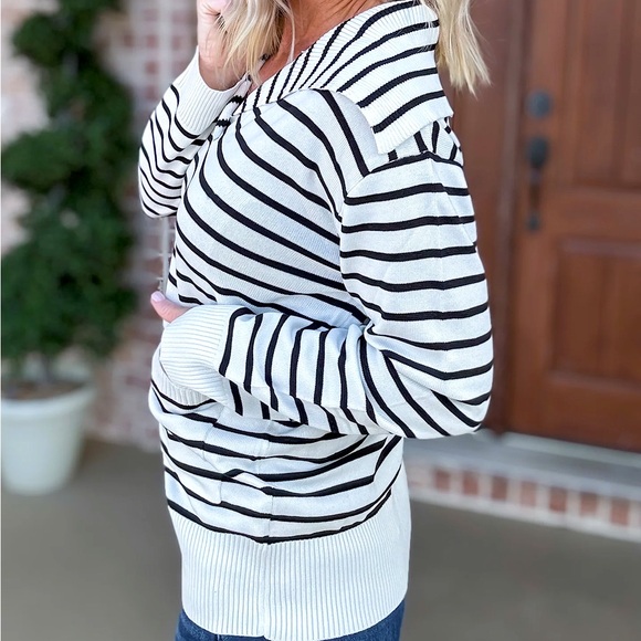🆕🌿🤍BIBI: Ivory Striped Patch Pockets Top SMALL - Picture 1 of 4